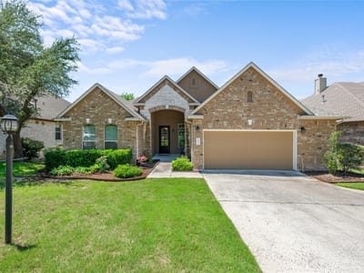 Living area at 205 Bellagio Dr - 4 bed 3 bath home