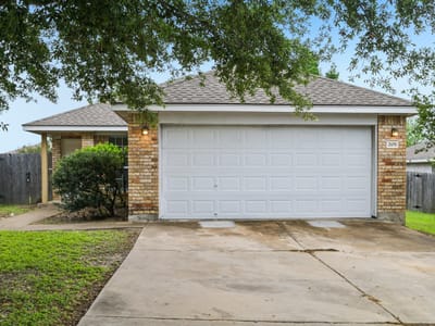Living area at 205 Cavalry TRL - 3 bed 2 bath home