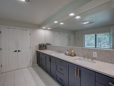 Primary bedroom at 205 E Esparada DR - 3 bed 2 bath home