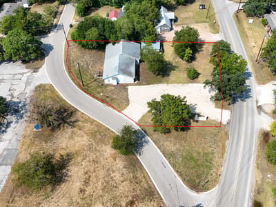 Photo 4 of 39 at 205 E Myrtle LN - Liberty Hill, Liberty Hill, TX