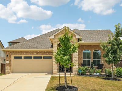 Living area at 205 Indian Shoal DR - 3 bed 2 bath home