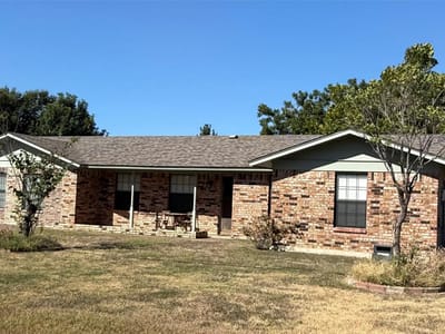 Property photo 2 at 205 Parkway DR - 3 bed 2 bath home