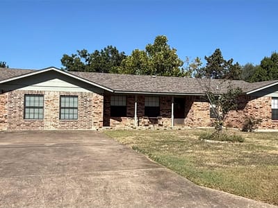 Property photo 5 at 205 Parkway DR - 3 bed 2 bath home