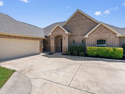 Property photo 2 at 205 Quarry Lake EST - 4 bed 3 bath home