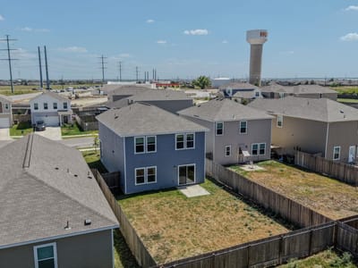 Property photo 3 at 205 Waterbuck LOOP - 4 bed 3 bath home