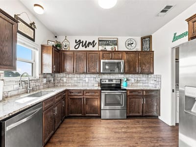 Property photo 5 at 206 Brizendine Ave - 3 bed 2 bath home