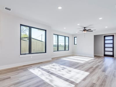 Property photo 3 at 206 E Wonsley DR Unit #1 - 3 bed 2 bath home