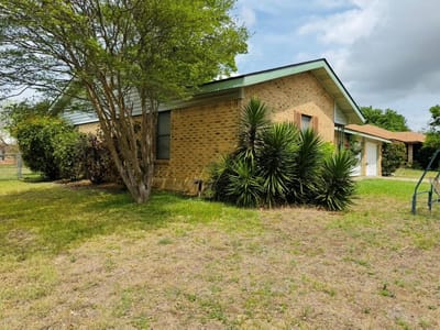 Property photo 2 at 206 Loesch DR - 3 bed 2 bath home