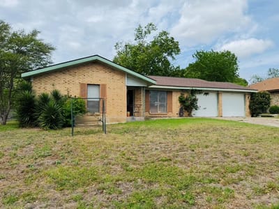 Property photo 3 at 206 Loesch DR - 3 bed 2 bath home