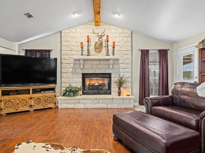 Living area at 207 County Road 4492 - 4 bed 2 bath home