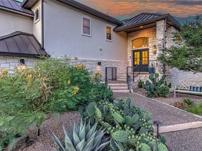 Kitchen at 207 Florentine - 4 bed 3 bath home