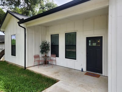 Property photo 3 at 207 Laurel LN - 3 bed 2 bath home