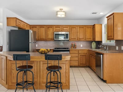 Property photo 3 at 207 Meadow Oaks DR - 3 bed 2 bath home