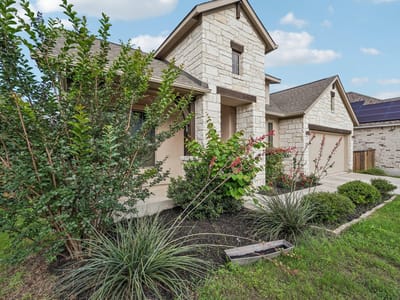 Living area at 207 Mineral River LOOP - 4 bed 3 bath home