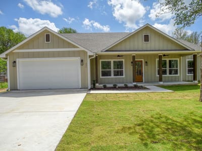 Living area at 207 Waipahoehoe Dr - 3 bed 2 bath home