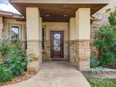 Living area at 208 Colina Cove Dr - 4 bed 3 bath home