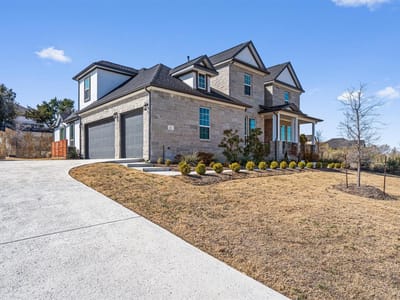 Living area at 208 Lodestone Ln - 6 bed 5 bath home