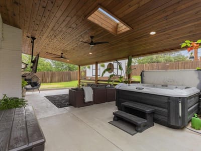 Living area at 208 Skyloop DR - 3 bed 2 bath home