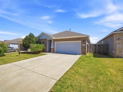 Primary bedroom at 208 Winding Hollow LN - 4 bed 3 bath home