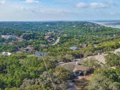 Property photo 3 at 20812 Fawn Ridge DR - LAGO VISTA SEC 03 PH 01, Lago Vista, TX