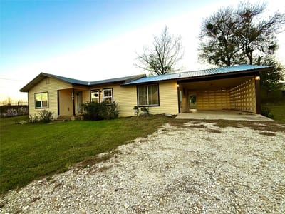 Living area at 209 County Road 310 - 3 bed 1 bath home