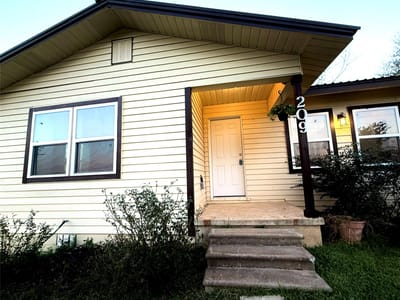 Primary bedroom at 209 County Road 310 - 3 bed 1 bath home