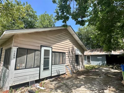 Kitchen at 209 Old Thorndale RD - 3 bed 1 bath home