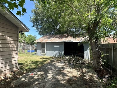 Primary bedroom at 209 Old Thorndale RD - 3 bed 1 bath home