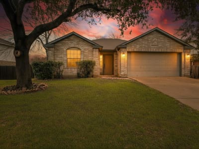 Living area at 209 Pheasant RDG - 3 bed 2 bath home