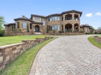 Photo 3 of 40 at 210 Costa Bella DR - 5 bed 5 bath home