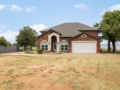 Living area at 210  Lariat Lane - 6 bed 4 bath home