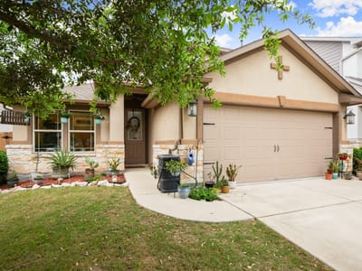 Living area at 210 Wincliff Dr - 3 bed 2 bath home