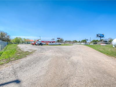 Primary bedroom at 2100 Old Airport Rd - Georgetown, TX