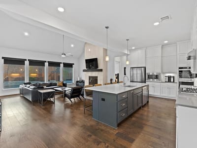 Photo 5 of 40 at 2101 Bayridge RD - 4 bed 4 bath home