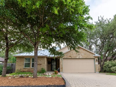 Living area at 2101 Stonehaven - 3 bed 2 bath home