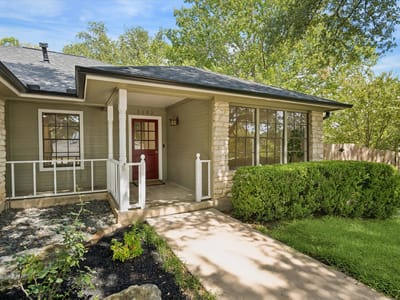 Photo 2 of 40 at 2102 Taylor Simonetti Ave - 4 bed 2 bath home