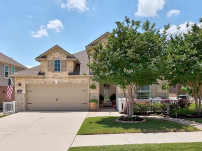 Living area at 2105 Prairie Oaks DR - 4 bed 2 bath home