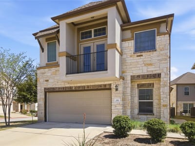 Living area at 2105 Town Centre Dr Unit #39 - 3 bed 2 bath home