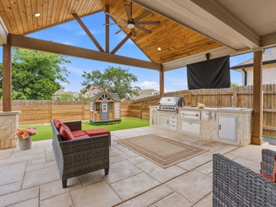 Living area at 2105 Wildhorse ST - 4 bed 2 bath home