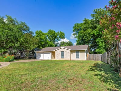 Living area at 2106 Ponciana Loop - 4 bed 2 bath home