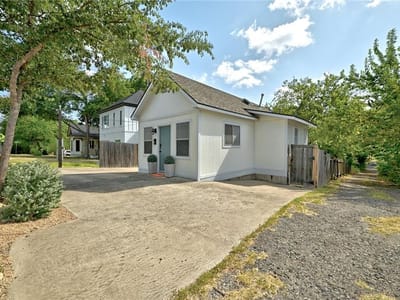 Photo 2 of 24 at 2107 Chicon ST - 1 bed 2 bath home