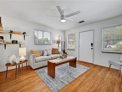 Photo 3 of 24 at 2107 Chicon ST - 1 bed 2 bath home