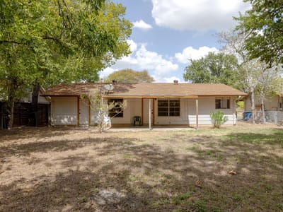 Photo 4 of 30 at 211 E Lisa DR - 3 bed 2 bath home