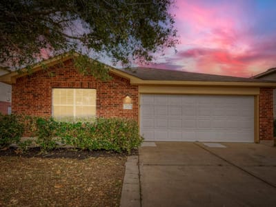 Property photo 3 at 211 Remington RUN - 4 bed 2 bath home