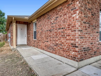 Property photo 5 at 211 Remington RUN - 4 bed 2 bath home