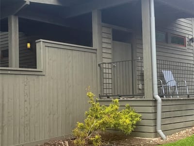 Living area at 2113 Barbaro Way Unit #17 - 1 bed 1 bath home