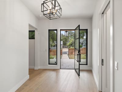 Photo 4 of 33 at 2116 Kenwood Ave - 4 bed 3 bath home