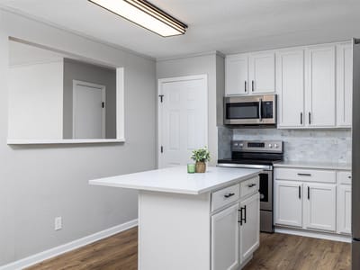 Property photo 3 at 212 E Taylor ST - 4 bed 2 bath home
