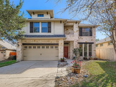 Living area at 212 Great Circle CV - 4 bed 2 bath home