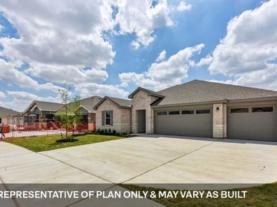 Living area at 212 Rivers Edge DR - 5 bed 3 bath home